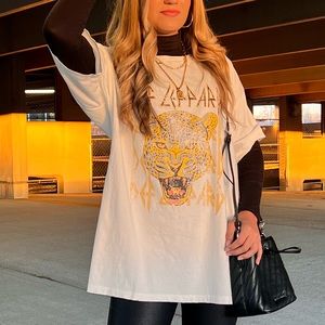 Deff Leopard Band Tee
